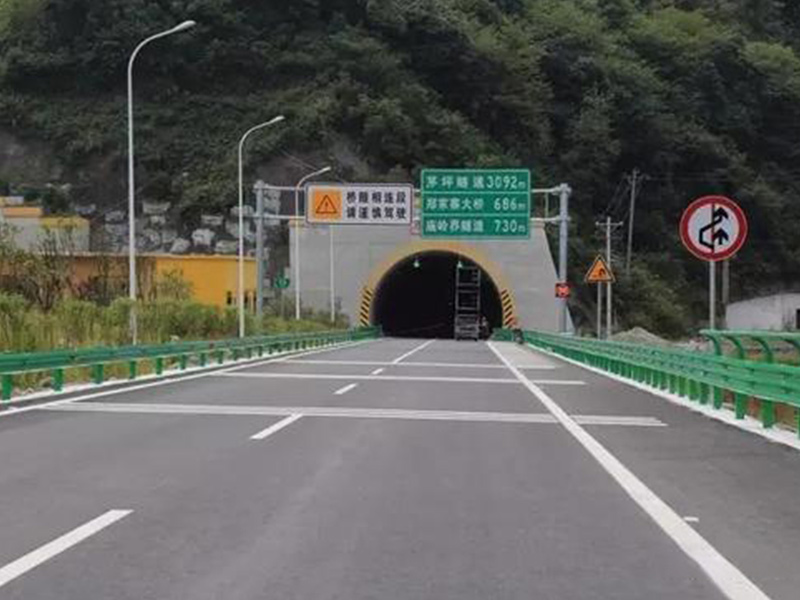 湖南交通龍門(mén)架廠(chǎng)家：確保道路通行順暢